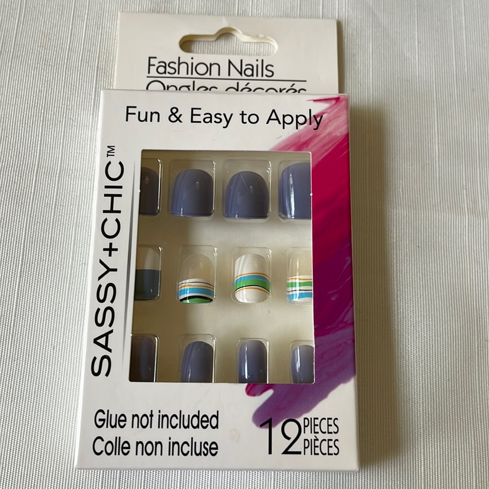 NWT Sassy + Chic blue and fun design Artificial Press On Nails 12 pc set